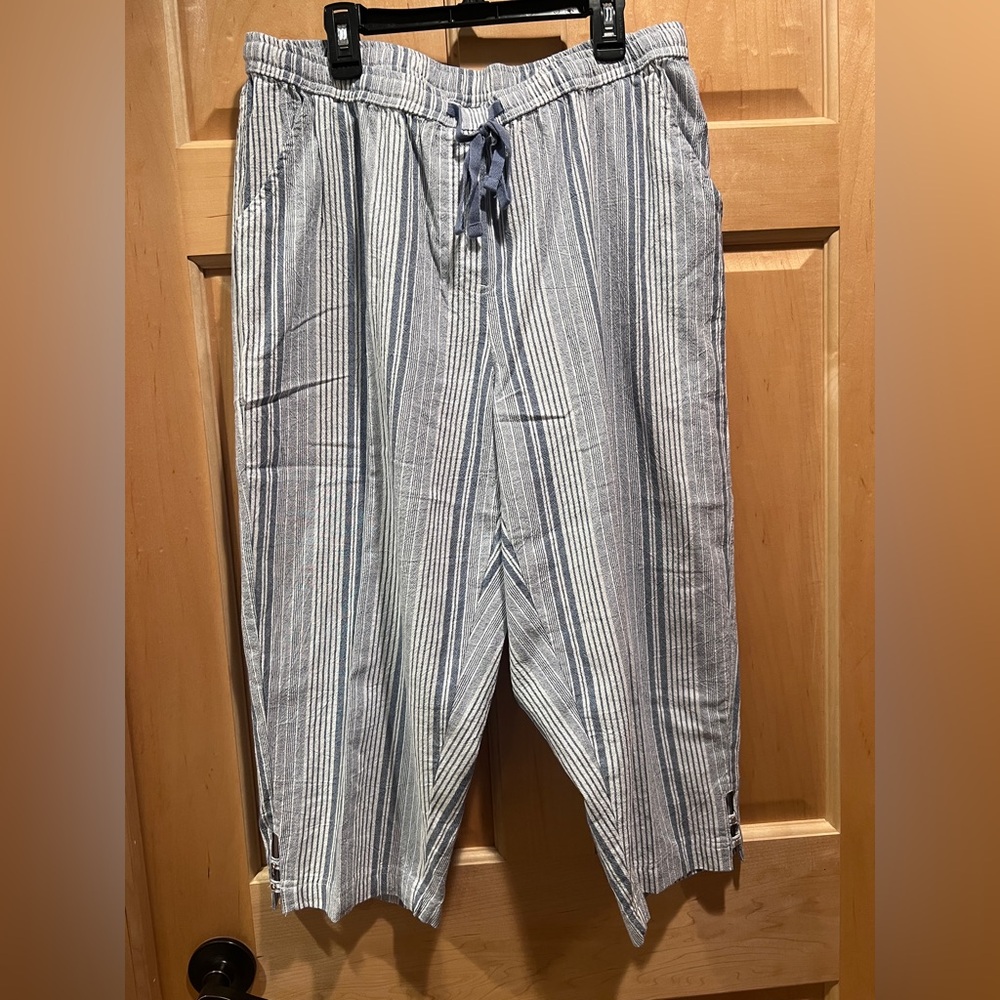 Croft & Barrow Women’s Coastal Chic Blue/White Striped L Cotton Capris Summer
